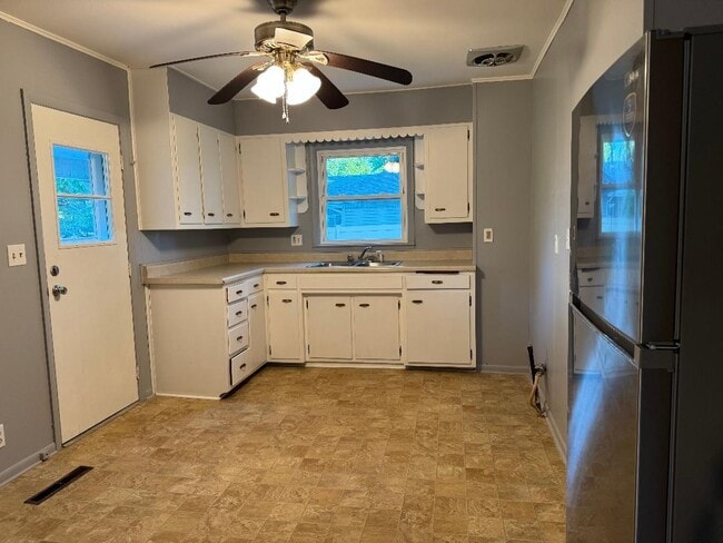 Photo - 262 W Myrtle St