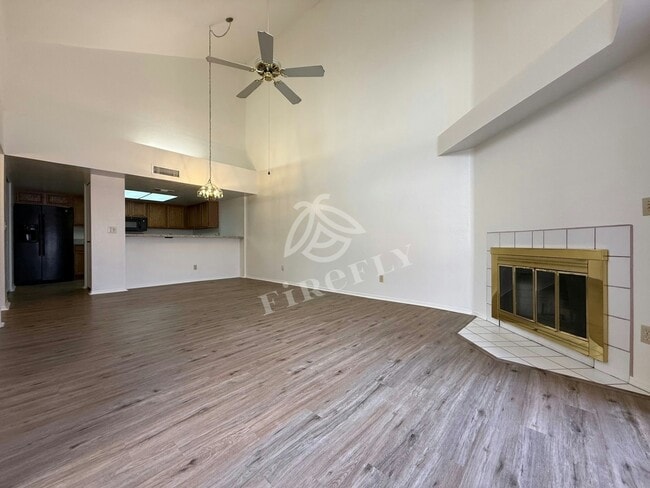 Photo - 1111 W Summit Pl