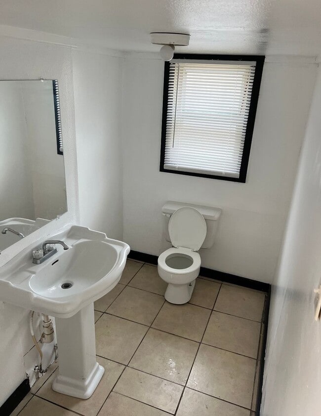 Photo - KC-1209 Bawcom Unit 1209 Bawcom 1/2