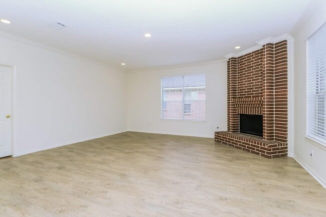 Photo - 14 E Trillium Cir