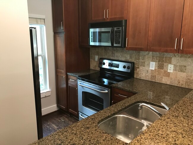 Photo - 220 Semel Cir NW