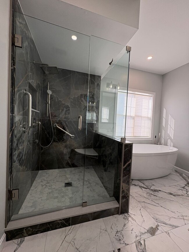 Photo - Spacious and Stylish 2 bedroom, 2 bath condo is desirable Coachman's Ridge complex