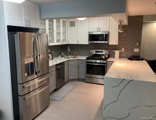 Photo - 17-85-85 215th St Unidad 15J