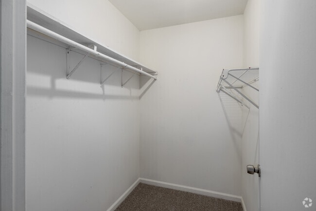 3BR, 2BA - 1,350SF - Closet