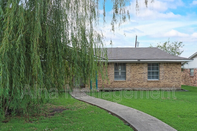 Photo - 2529 Belhaven Dr