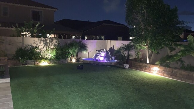 Building Photo - 5407 W Desert Hollow Dr