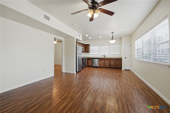 Photo - 302 W San Antonio St