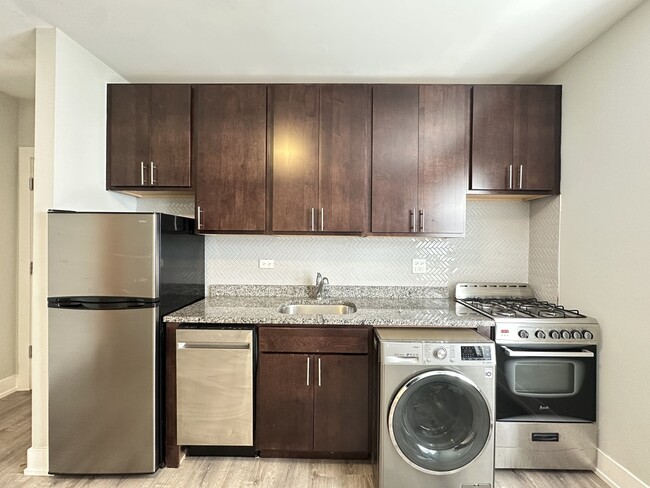 Photo - 533 W Belden Ave Unit 403B