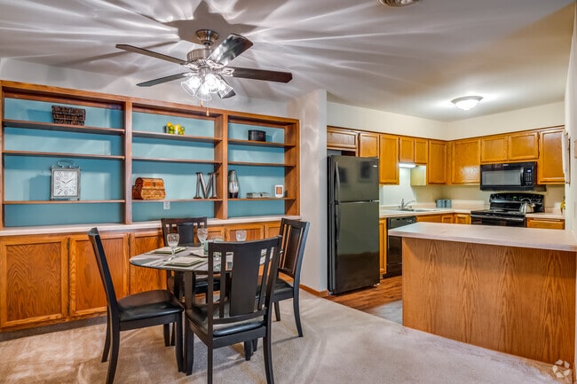 2BR, 2BA - 1,000SF - Dining Room