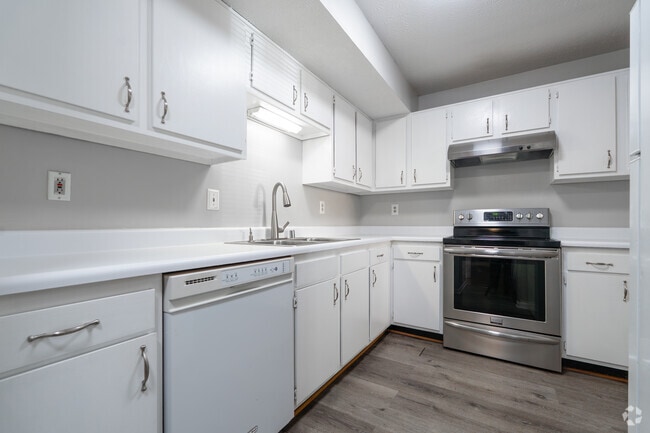 3 habitaciones, 1 baño - 950 pies cuadrados - Cocina - 816-818 Rubel Ave Apartamentos