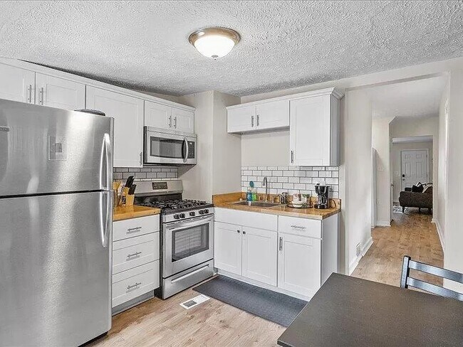 Photo - 1210 Arch St