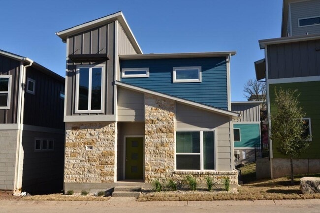 Building Photo - 2921 Bond Dr
