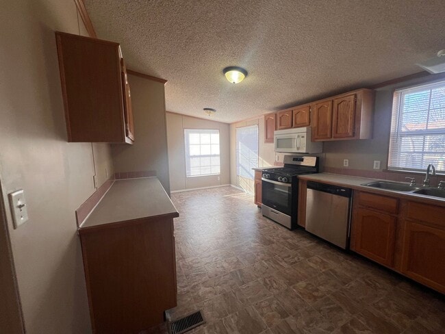 Photo - Spacious 5 Bedroom, 3 Bath Home with finished basement – Near Merdian and Pawnee – Available Now!