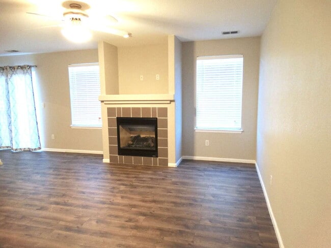 Fantastic Updated 3 Bed 2 Bath 2 Car Garage Duplex at Saddle Rock Ridge in Cherry Creek Schools!!