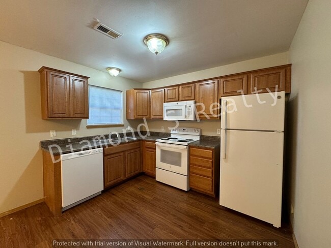 Photo - 3 Bedroom Home Located Near Mercy!