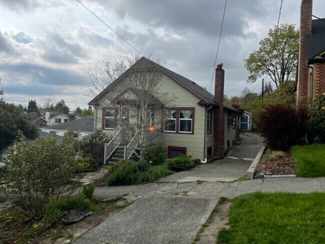 Beautifully Remodeled Craftsman House on B... - Beautifully Remodeled Craftsman House on B...