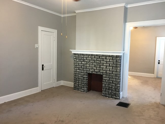 Living room - 3945 Lindley Ave Unit 3