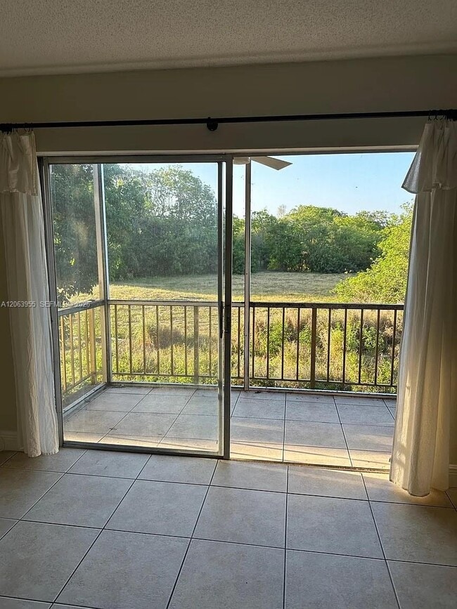 Photo - 961 NW 45th St Unidad 6