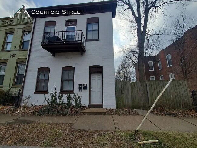 Photo - "Charming 1-Bedroom FIRST FLOOR Duplex in St. Louis City- Your Spacious 850 sq. ft. Retreat Await... Unit 1F
