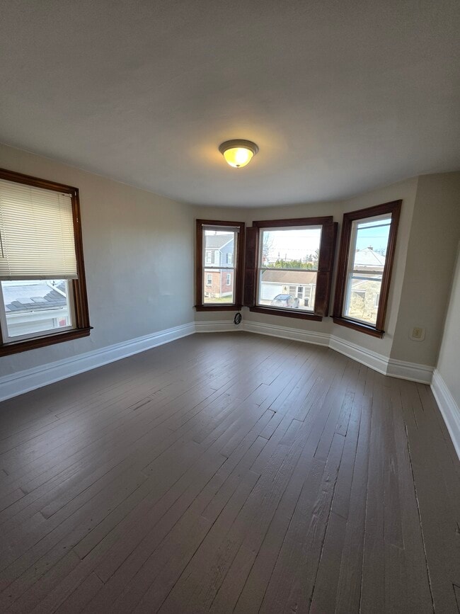 Building Photo - 225 Pleasant St Unit 2F