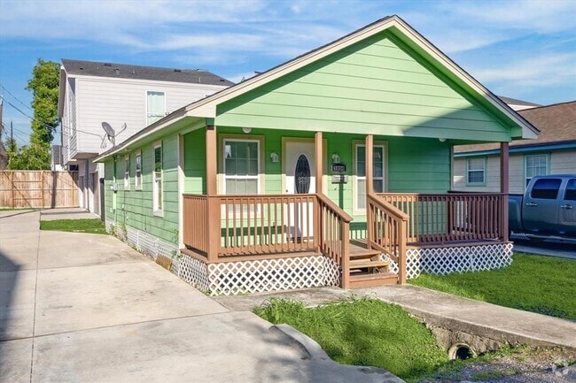 Building Photo - 3804 Harvard St Rental