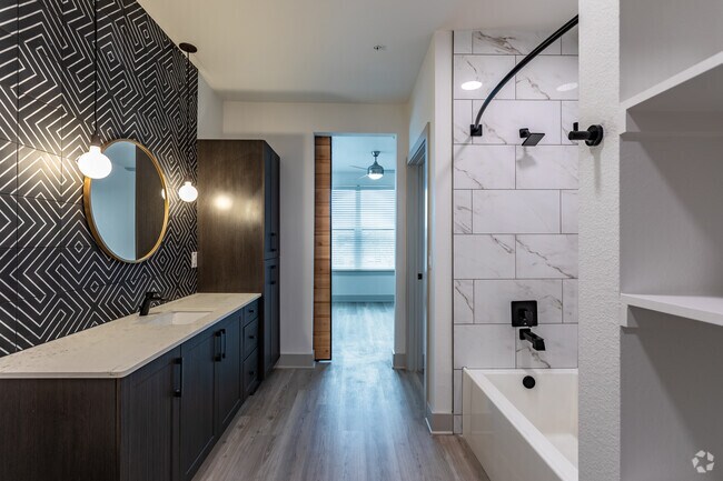 2BR, 2BA - 1100SF B1 - Secondary Bathroom - Bishop North