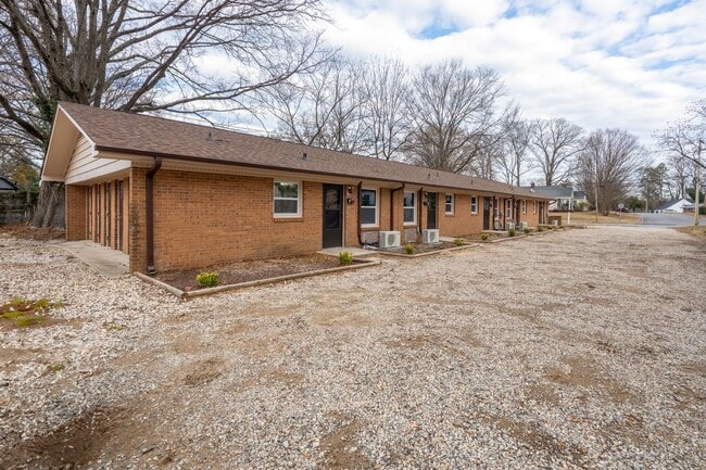 Building Photo - 745 Arbor St NE