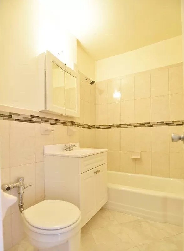 Photo - 288 W 238th St