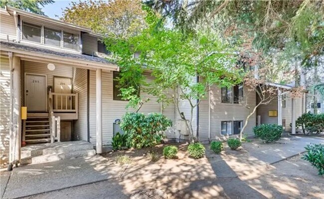 Building Photo - Awesome Juanita Condo for Lease Unit B207