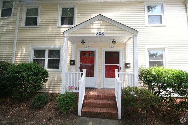 Building Photo - *FLASH SALE* Lovely End Unit Townhouse wit...