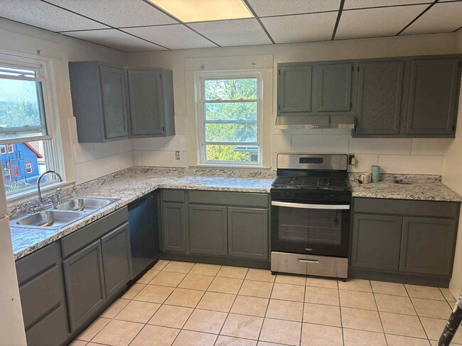 Photo - 127 Catherine St