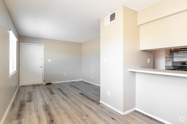 2BR-1BA-735SF