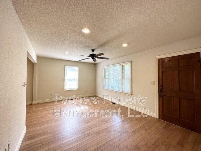 Photo - 1140 W Hendrix St
