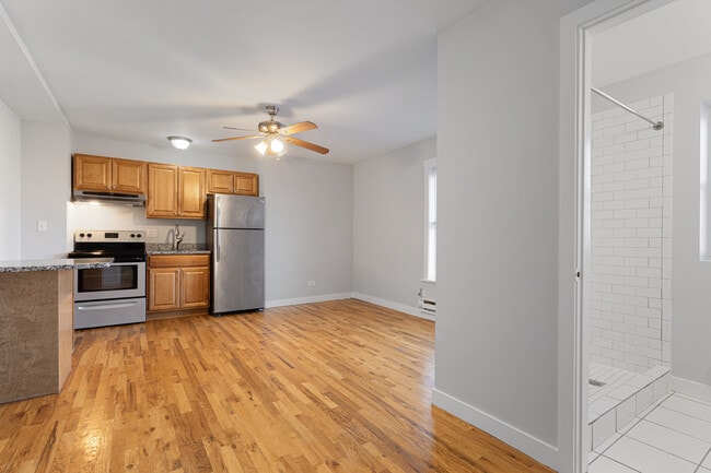 Photo - 7450 N Greenview Ave
