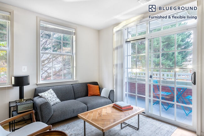 Photo - 925 N Garfield St Unidad FL2-ID237