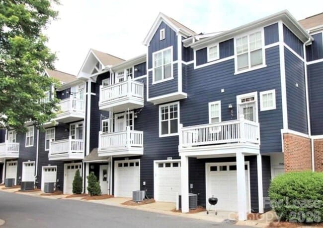 Building Photo - 1600 Walnut View Dr