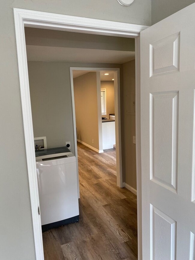 Photo - PICTURE PERFECT ONE BEDROOM , ONE BATH CONDO. GREAT MV LOCATION