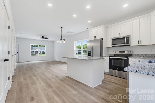 Photo - 104 Maple Ave NW