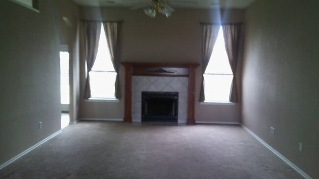 Photo - Very nice 3 bedroom home with an office in...