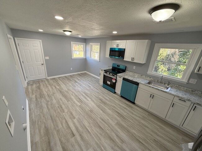Photo - $500.00 of the 1st months rent! 3 Bedroom ... House