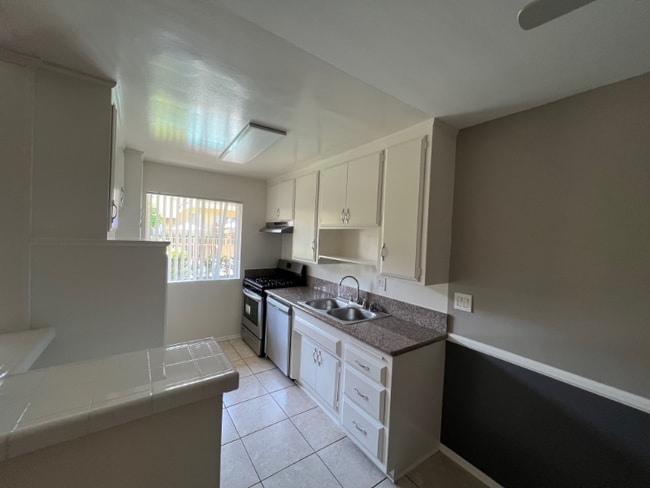 Photo - 5430 Corteen Pl Unidad 46