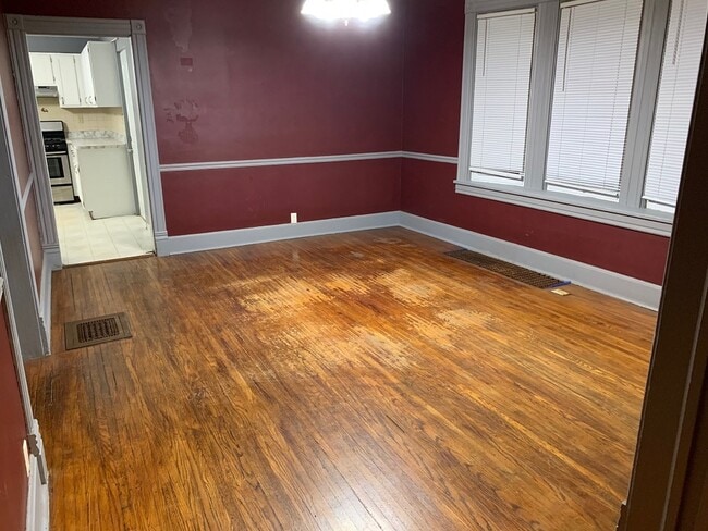 Photo - 745 E Benton St