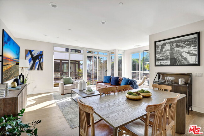 Photo - 1414 1/2 N Stanley Ave