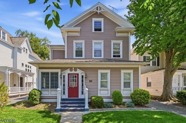 Photo - 82 Maple Ave