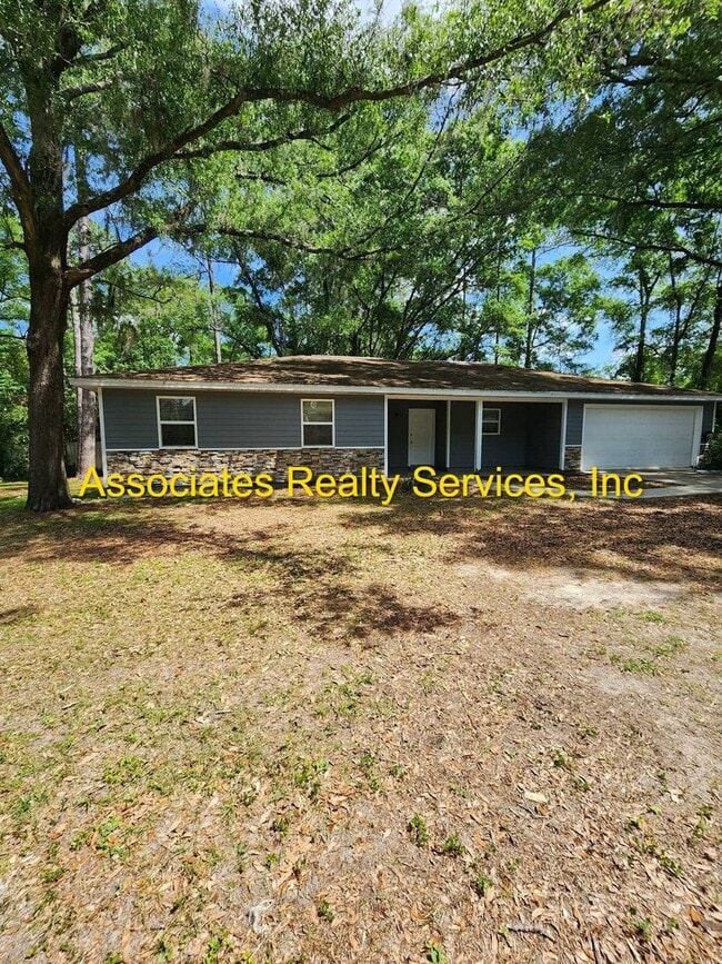 Building Photo - Must See!!! 3/2 in Pine Breeze (NW Gainesville)