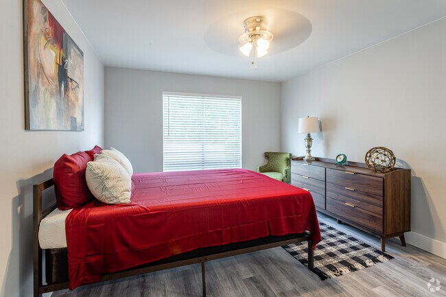 2BR, 1BA - Maple