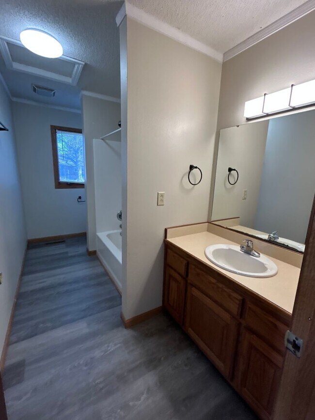 Photo - 406 E Adams St Unit 406 E. Adams Apt. A