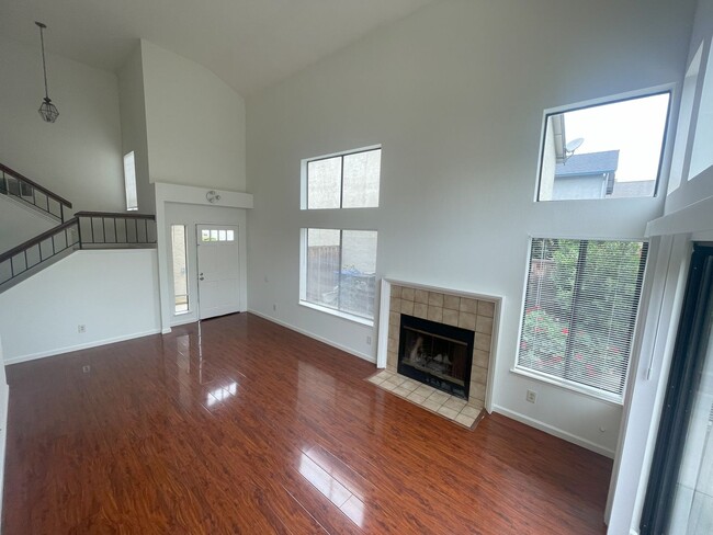 $3,490 - GORGEOUS THREE BEDROOM REMODELED ... - $3,490 - GORGEOUS THREE BEDROOM REMODELED ... House