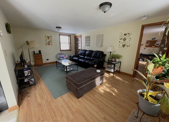 Sala de estar - 553 Main St
