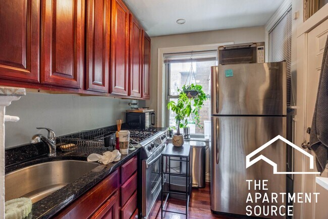 Photo - 546 W Surf St Unit g